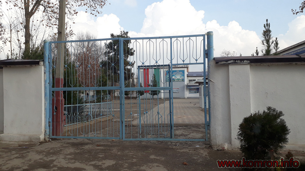 Фото ворот школы 78 в Душанбе декабр 2019 год