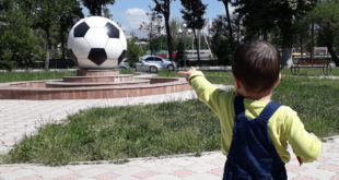 самый большой мяч в городе Душанбе